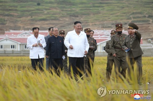 김정은, 김화군 수해복구현장 방문