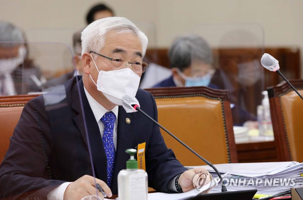 답변하는 김종석 기상청장