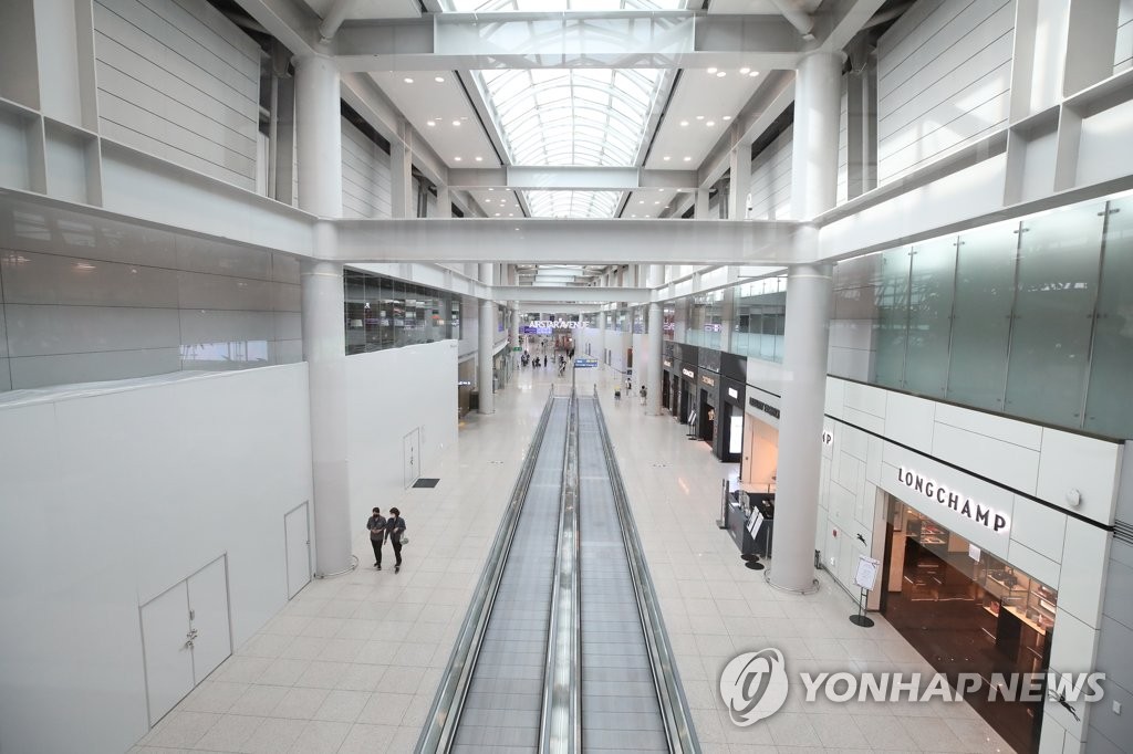 한산한 인천공항 제1터미널 면세구역