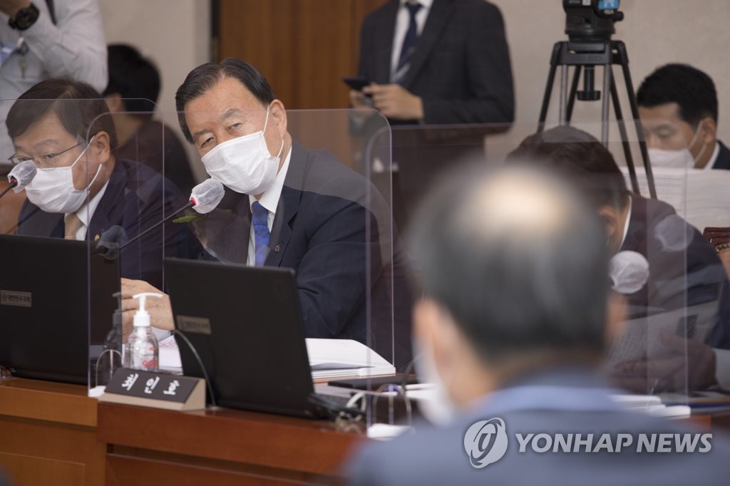 질의하는 홍문표 의원