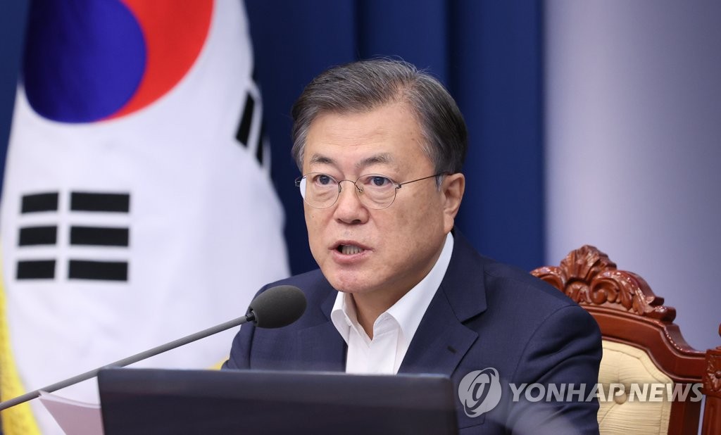 Moon at meeting with top aides Moon at meeting with top aides