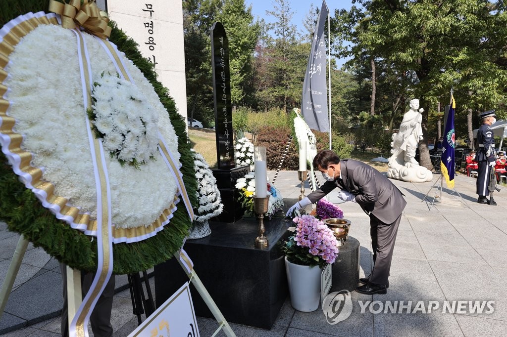 Paying tribute to unknown soldiers of Korean independence army Paying tribute to unknown soldiers of Korean independence army