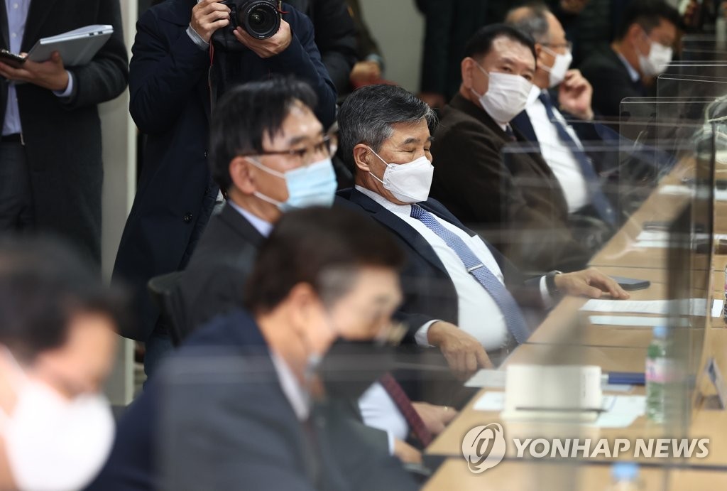 장관 발언 듣는 해운업계 관계자들