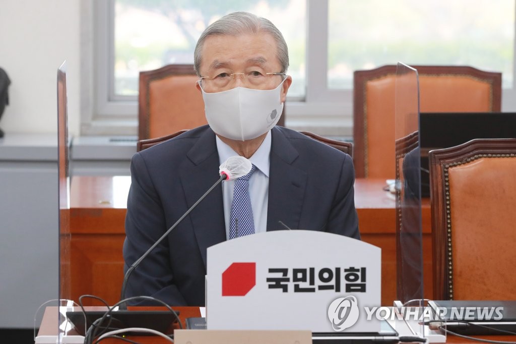 화상 의원총회에서 발언하는 김종인 비상대책위원장