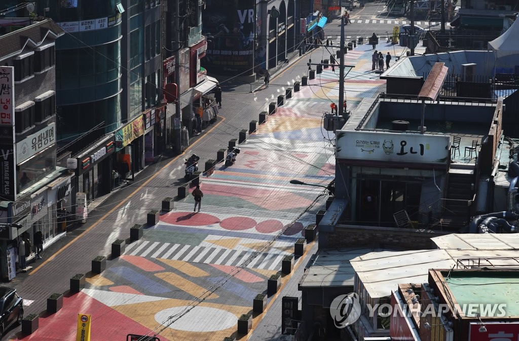 코로나19 직격탄 맞은 홍대거리