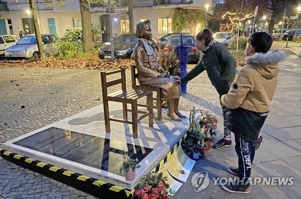 La estatua de la 'Niña de la paz' en Berlín La estatua de la 'Niña de la paz' en Berlín