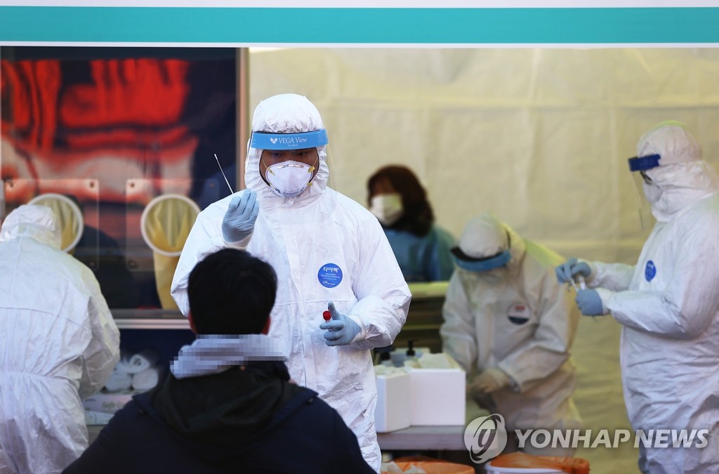분주한 코로나19 선별검사소