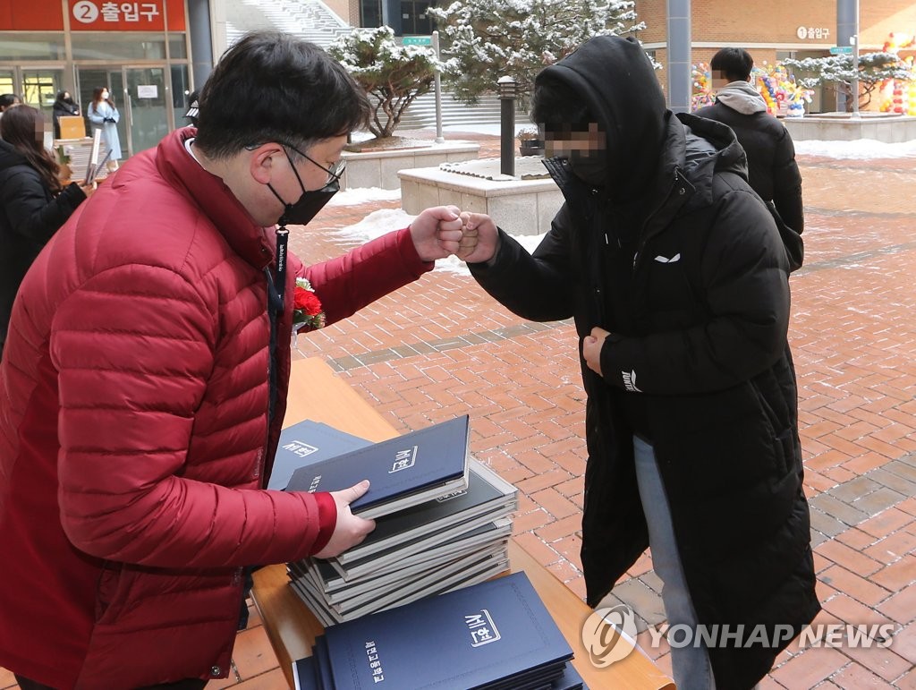 卒業証書だけ受け取りに 卒業証書だけ受け取りに