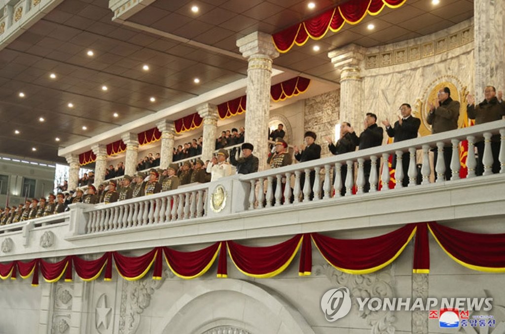 북한, 당대회 기념 열병식…김정은 참석