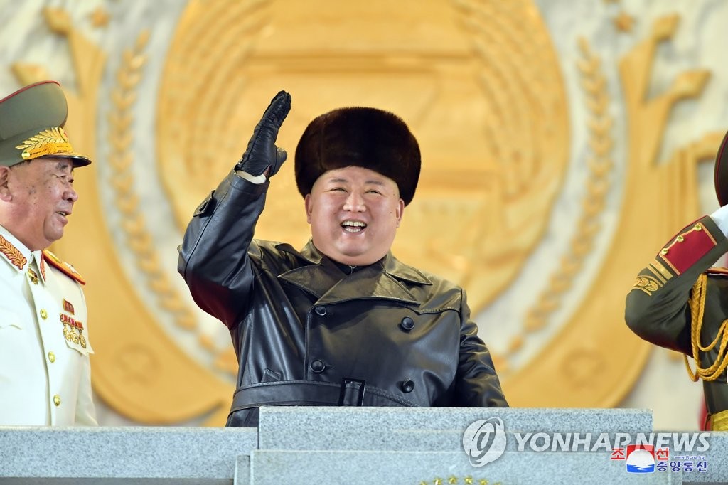 북한, 당대회 기념 열병식…김정은 참석