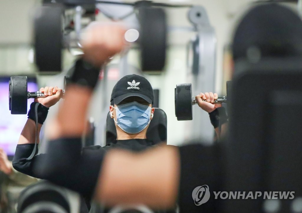 힘쓸 때도 마스크는 필수
