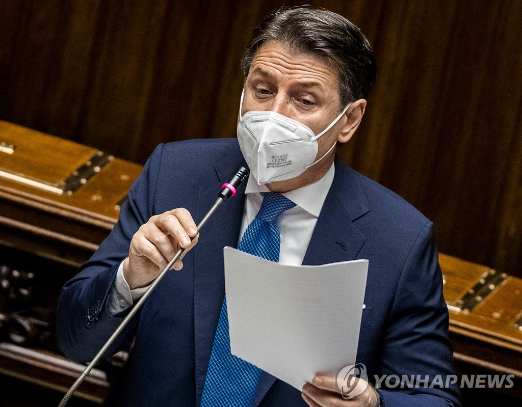 하원서 연정 신임표결 앞서 연설하는 콘테 이탈리아 총리