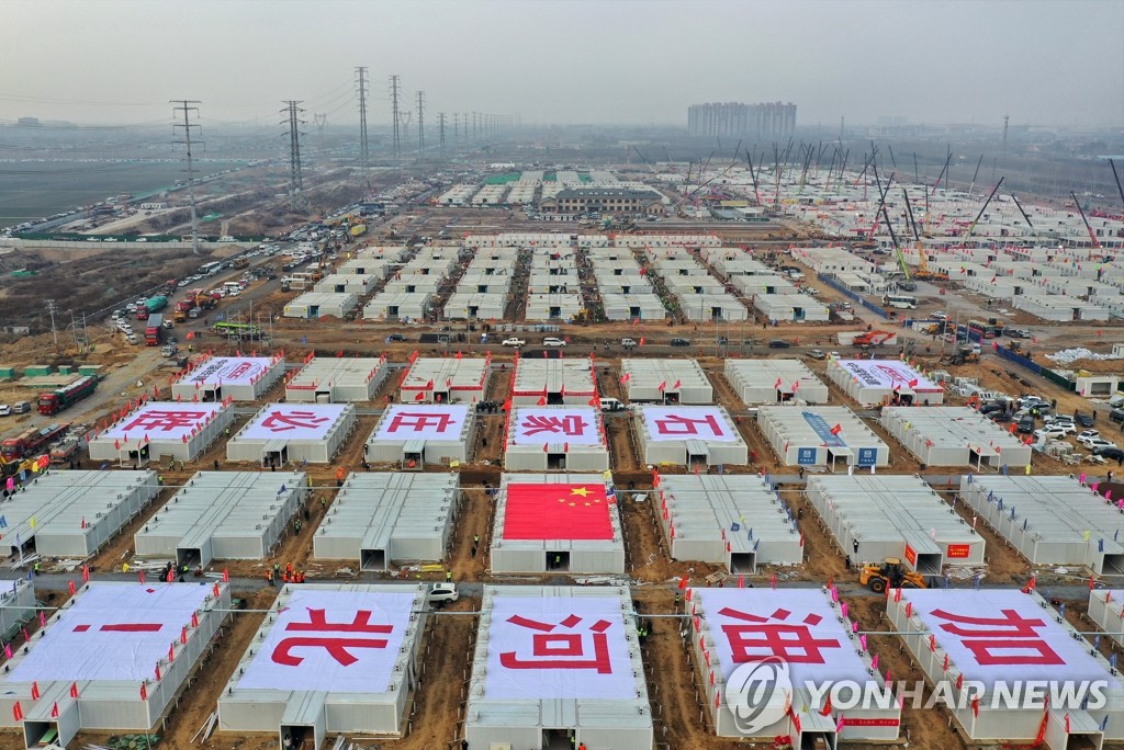 '재등장한 대규모 컨테이너 격리시설'…중국, 총력전에도 코로나 확산