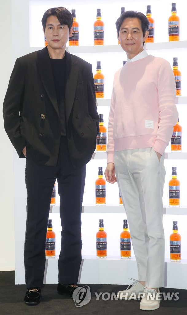S. Korean actors Chung Woo-sung, Lee Jung-jae S. Korean actors Chung Woo-sung, Lee Jung-jae