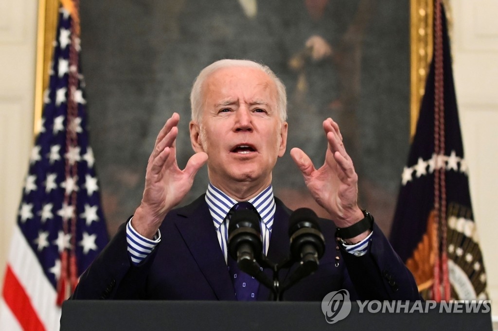 '2천140조원 경기부양안' 상원 통과 환영하는 바이든