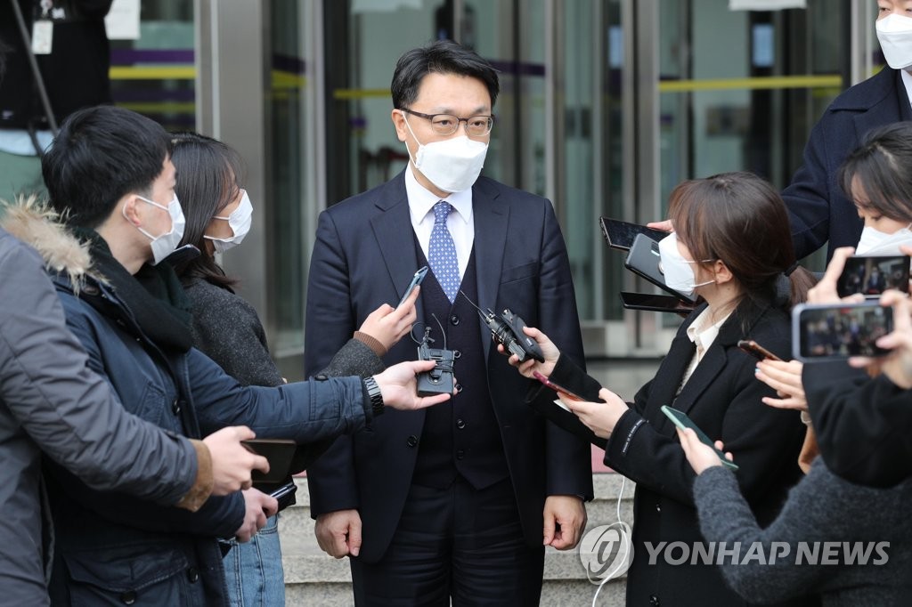 인사위 첫 회의 마치고 브리핑하는 공수처장