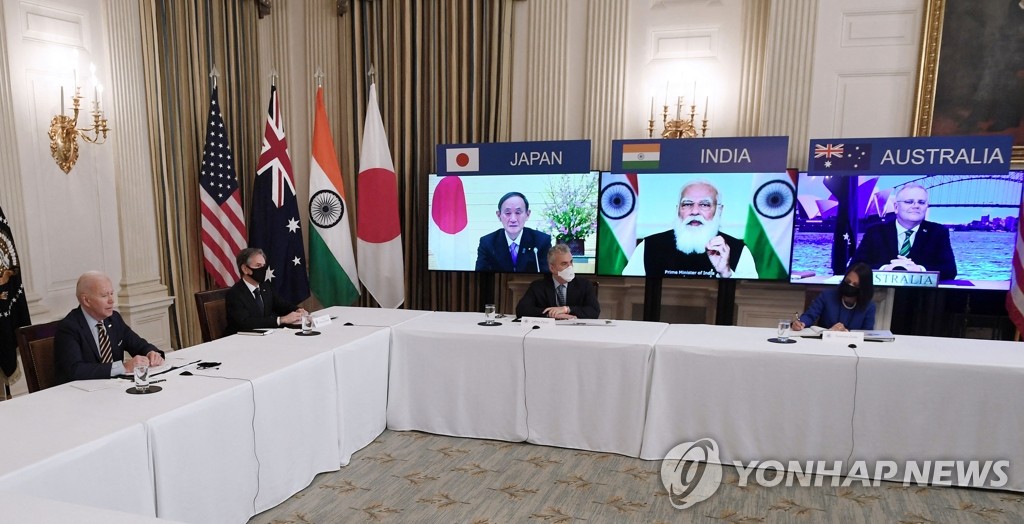 U.S. President Joe Biden (L) holds talks via video links from Washington, D.C. with Japanese Prime Minister Yoshihide Suga, Indian Prime Minister Narendra Modi and Australian Prime Minister Scott Morrison (on screen from L to R), in a Quad summit meeting in this AFP photo on March 12, 2021. (Yonhap)