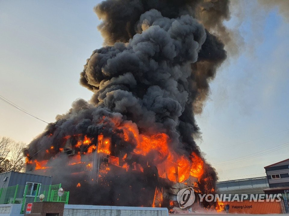 김포 페트병 보관 창고서 불