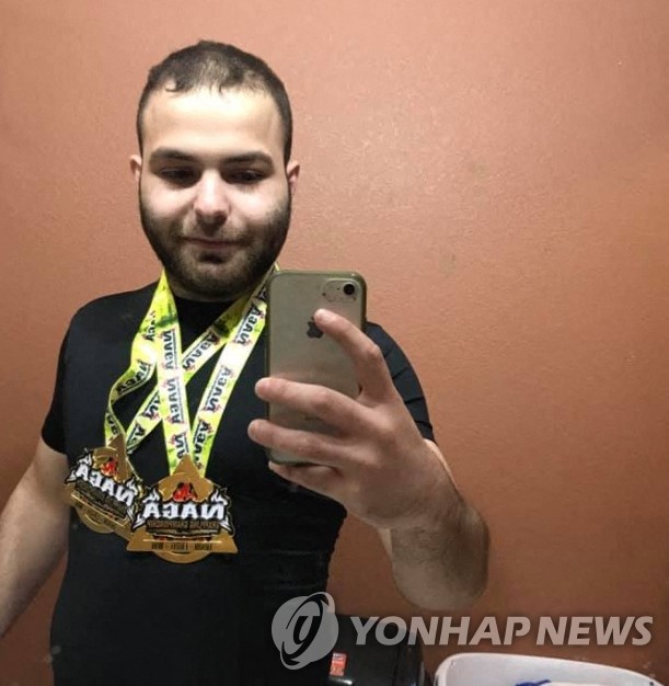 미 콜로라도 식료품점 총기난사 용의자의 페이스북 사진