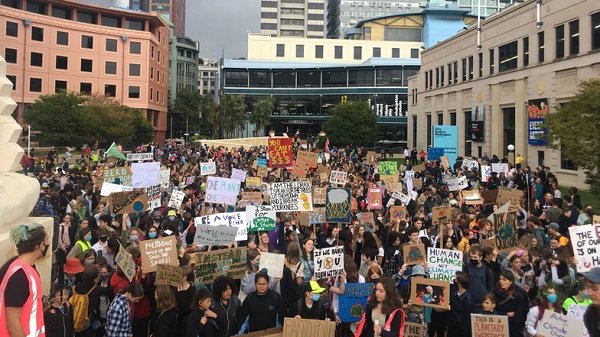 기후변화 대응 촉구하는 뉴질랜드 청소년들
