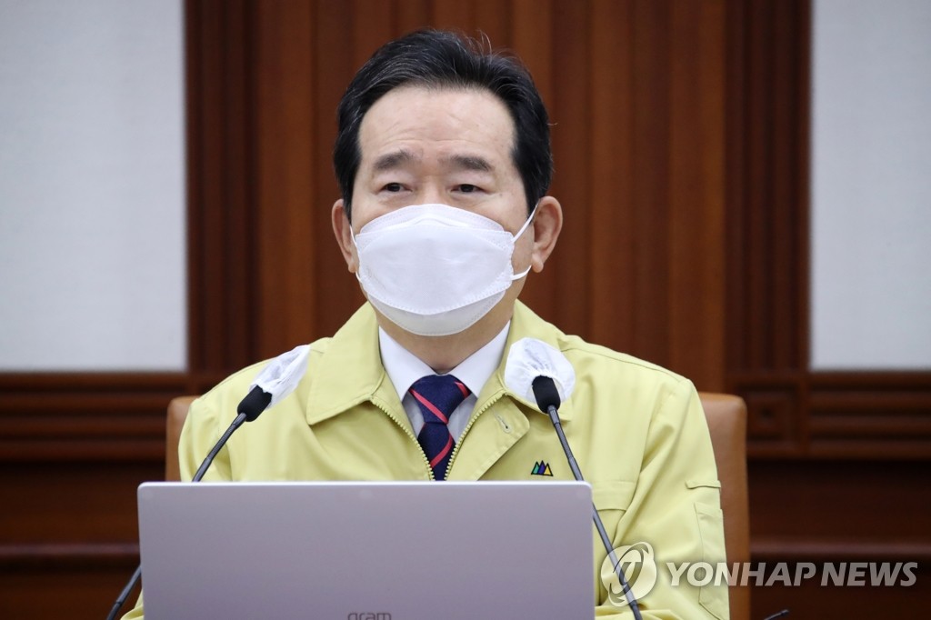 Chung Sye-kyun, South Korea's prime minister who stepped down from his job on April 16, 2021, speaks during a daily interagency meeting on the coronavirus response held at the government complex in Seoul the same day. (Yonhap) 