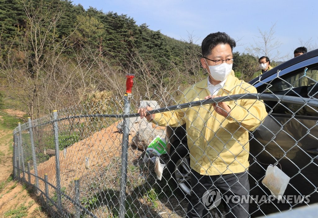 ASF 방역실태 점검 나선 김현수 장관