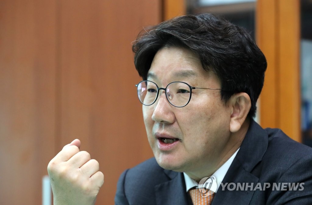 연합뉴스와 인터뷰하는 권성동 의원