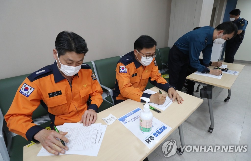 사회필수인력 AZ 백신 접종 시작