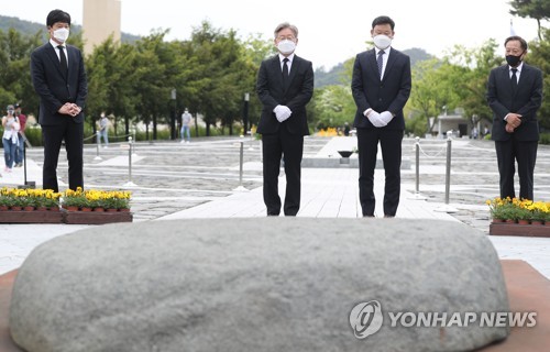 이재명 지사, 노무현 전 대통령 묘역 참배