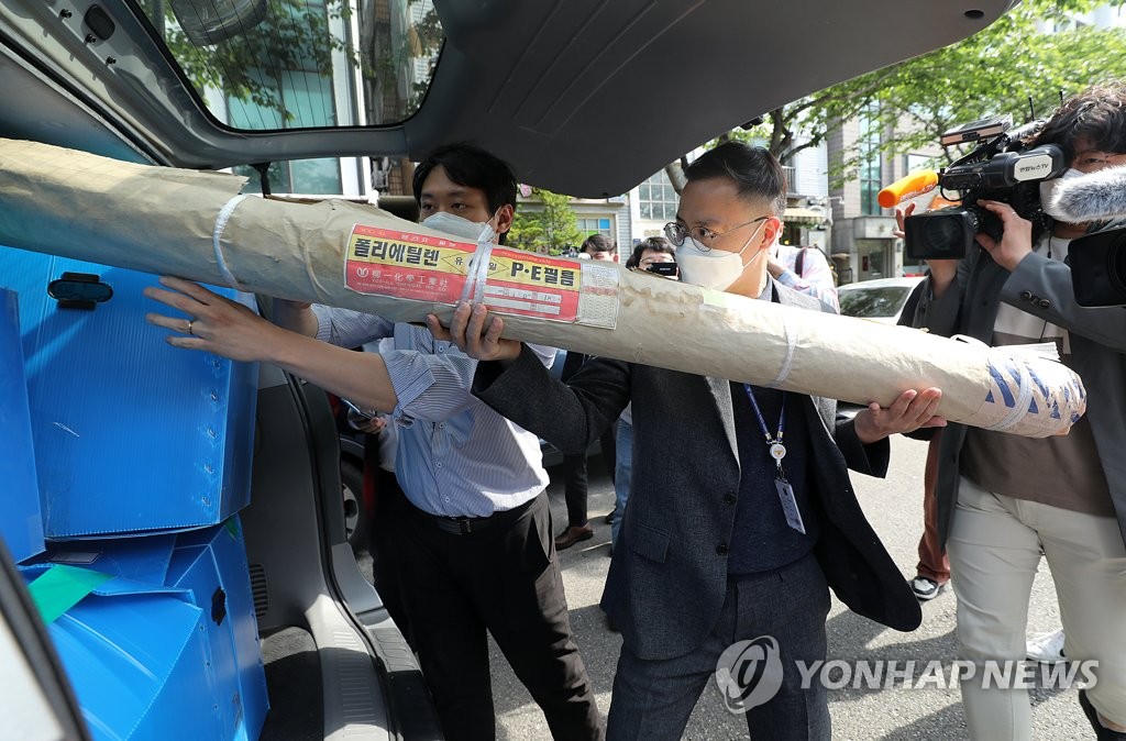 경찰, '대북전단 살포' 박상학 사무실 등 압수수색