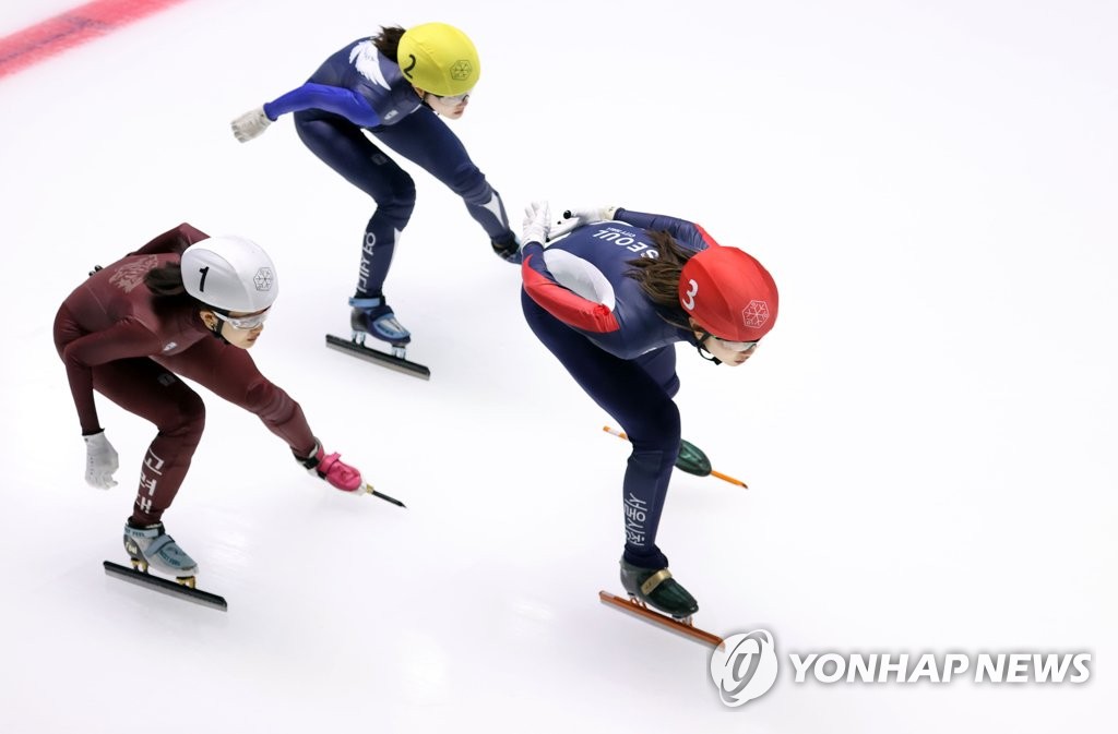 결승선 향해 질주하는 심석희