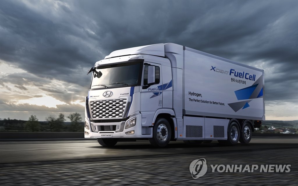 This photo, released by Hyundai Motor Group on May 25, 2021, shows the Korean automaker's Xcient fuel cell heavy-duty truck.(PHOTO NOT FOR SALE) (Yonhap)