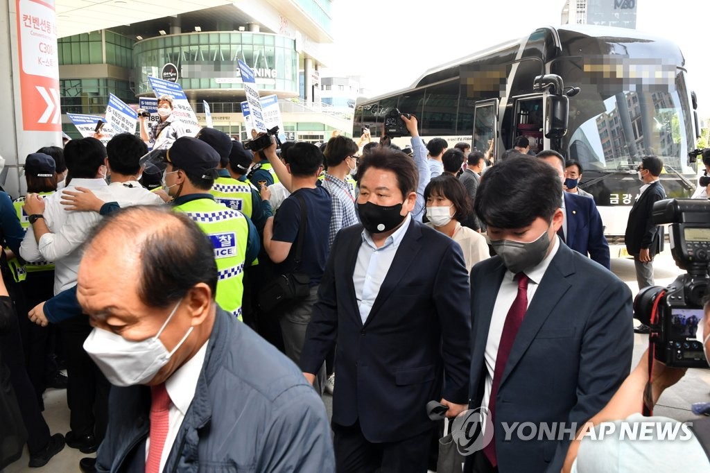 국민의힘 광주서 합동연설회, 대학생들 항의