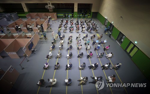 계속되는 코로나19 백신 접종