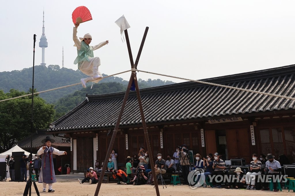 언택트-온택트로 함께 하는 줄타기 신명