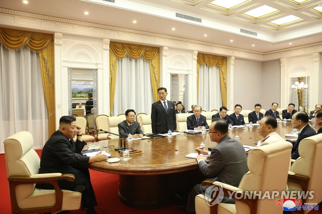 김정은, 북한 노동당 2일차 전원회의 주재