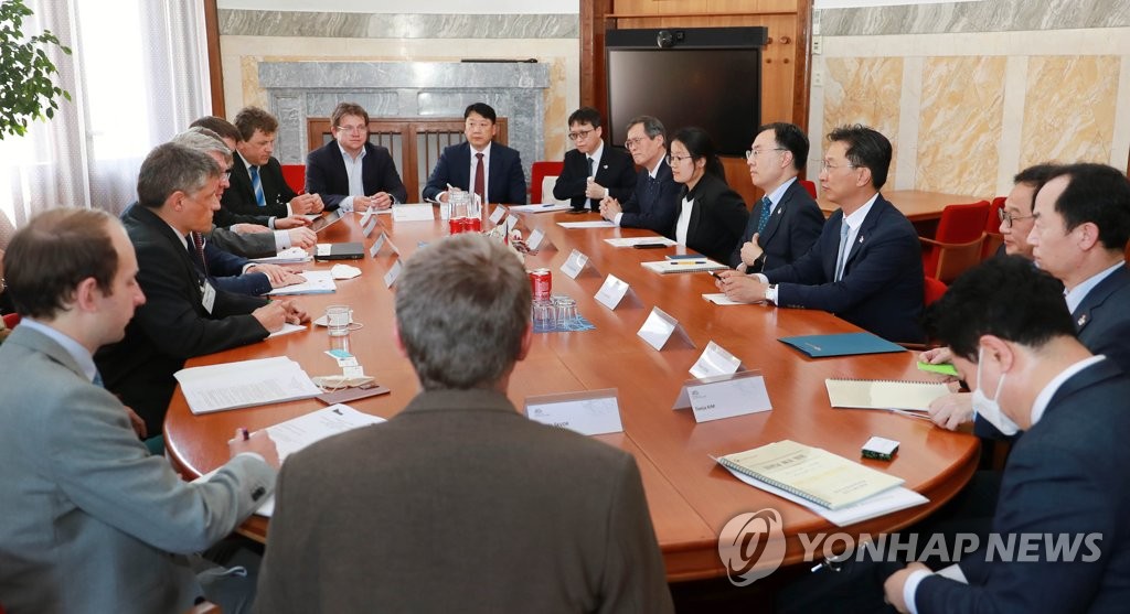 체코 산업장관과 면담하는 문승욱 장관