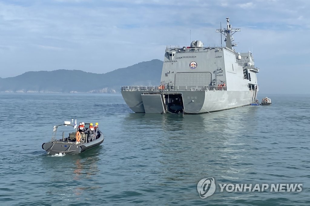 '바다위 군함 백신센터'