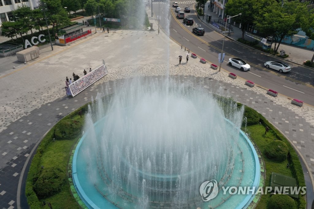 시원한 물줄기 내뿜는 5·18민주광장 분수대