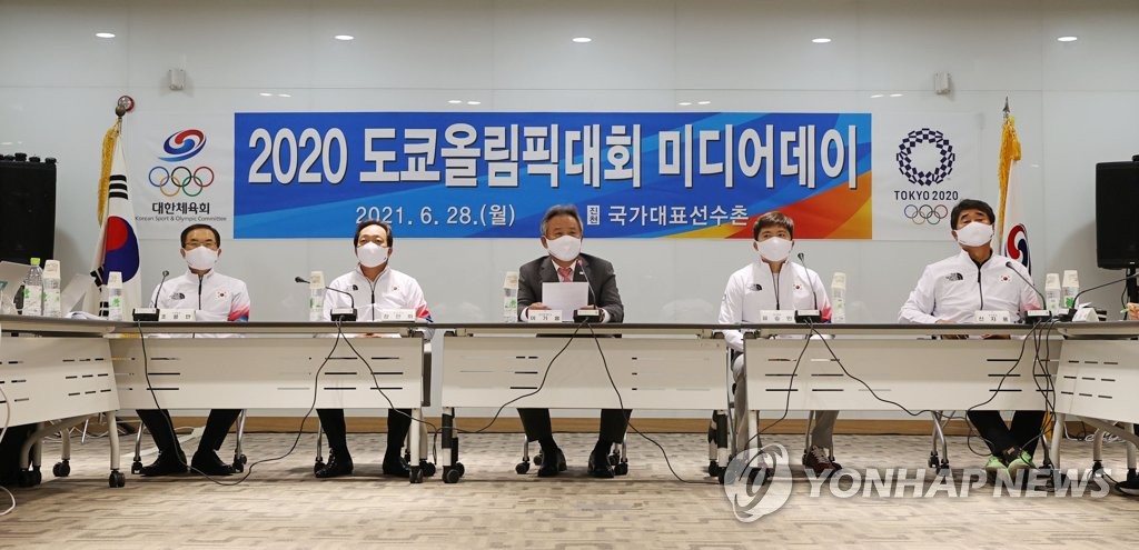 South Korean Olympic leaders attend a joint press conference at the Jincheon National Training Center in Jincheon, 90 kilometers south of Seoul, on June 28, 2021. From left are Cho Yong-man, secretary general of the Korean Sport & Olympic Committee (KSOC); Jang In-hwa, head of mission for South Korea at the Tokyo Olympics; Lee Kee-heung, president of the KSOC; Ryu Seung-min, a member of the International Olympic Committee; and Shin Chi-yong, director of the Jincheon National Training Center. (Yonhap) 