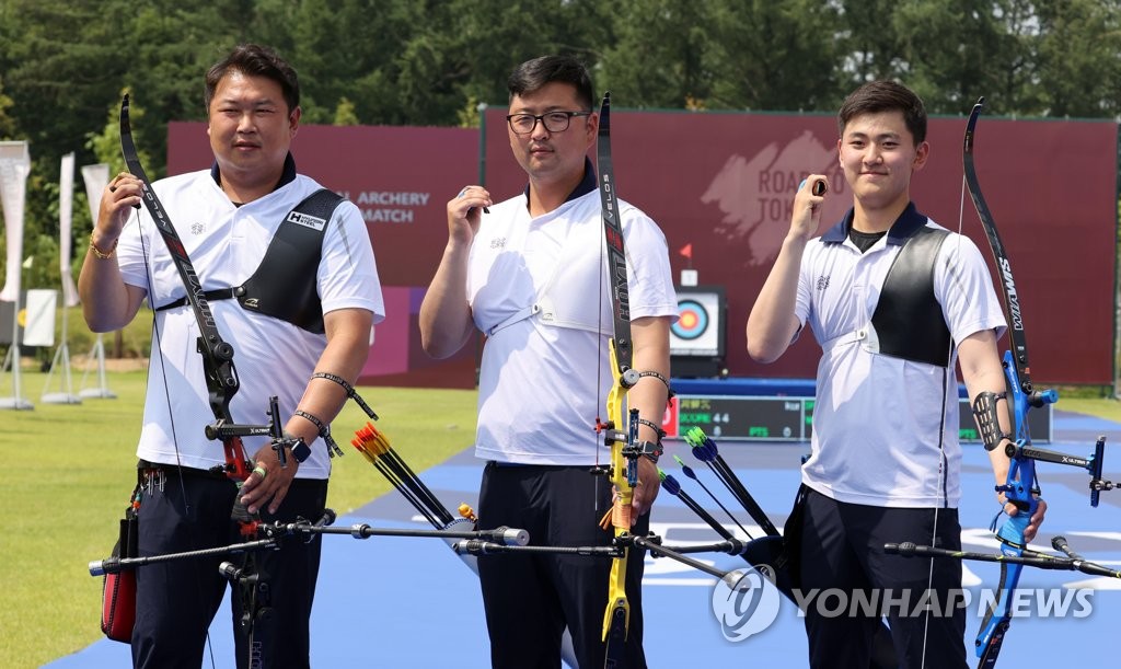 Members of the South Korean men's archery team for the Tokyo Olympics pose for photos during their media day event at the Jincheon National Training Center in Jincheon, 90 kilometers south of Seoul, on June 28, 2021. From left: Oh Jin-hyek, Kim Woo-jin and Kim Je-deok. (Yonhap)