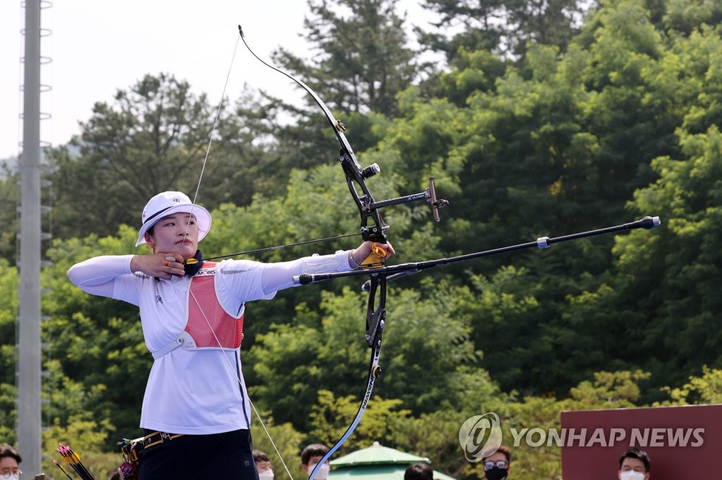 활시위 당기는 강채영