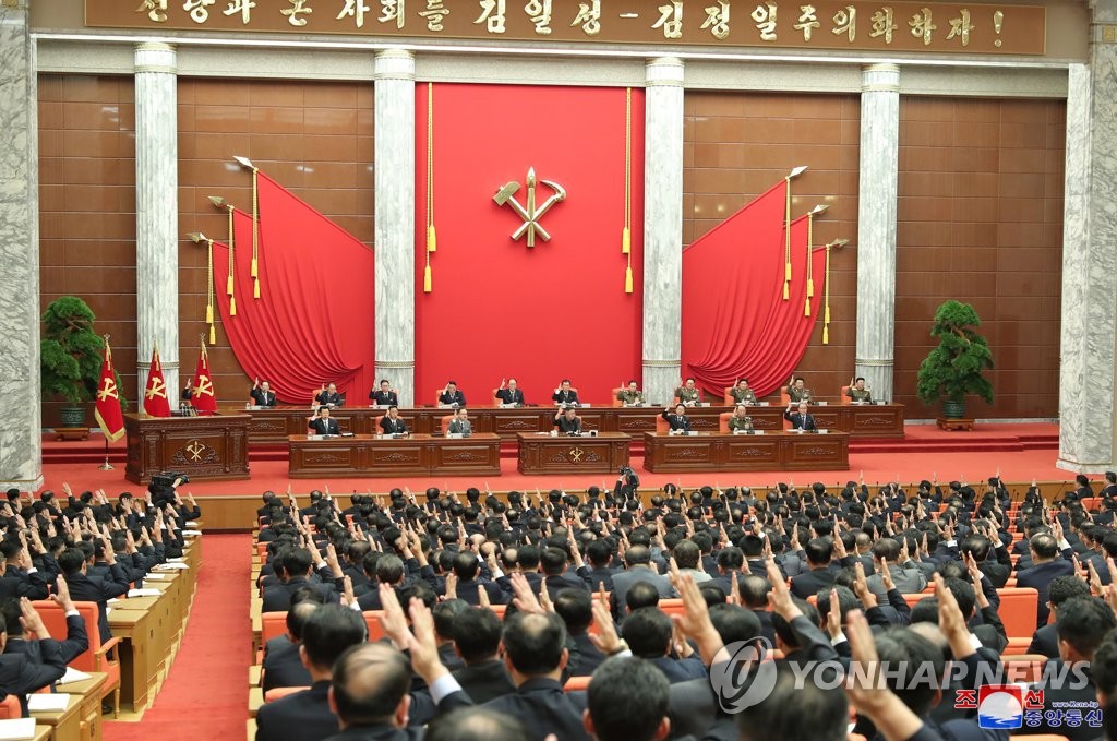 북한 노동당 정치국회의…김정은 "방역 중대사건 발생"