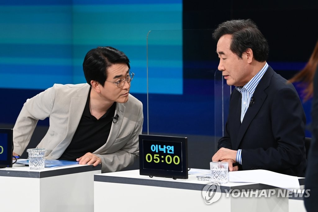 대화하는 이낙연 박용진