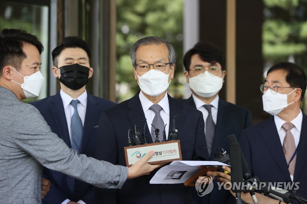김경수 지사 대법 선고, 법정 나서는 허익범 특검