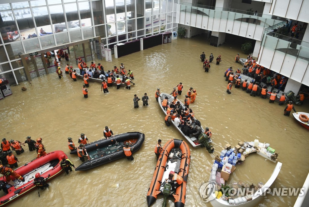 중국 수해 사망 56명으로 늘어…차량 갇힌 터널서도 인명피해 