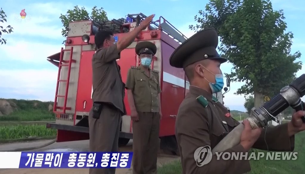 북한, 폭염에 농사 망칠라…소방차까지 동원한 급수 작전