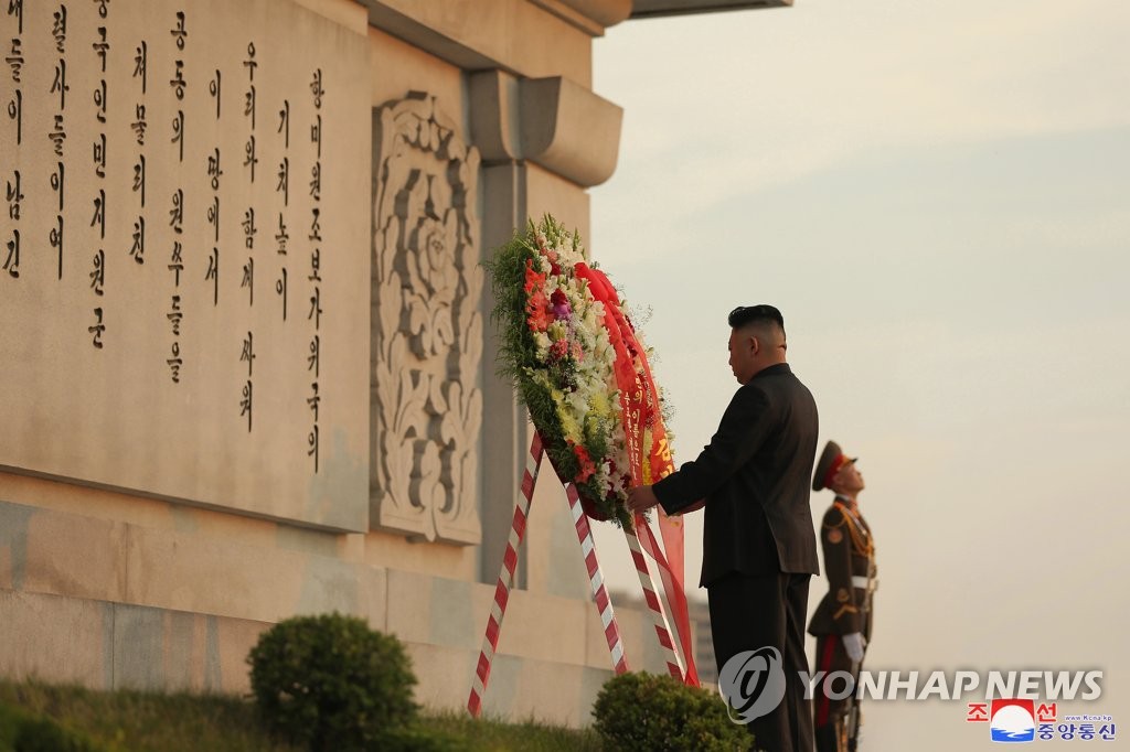 N.K. leader pays tribute to fallen Chinese soldiers N.K. leader pays tribute to fallen Chinese soldiers