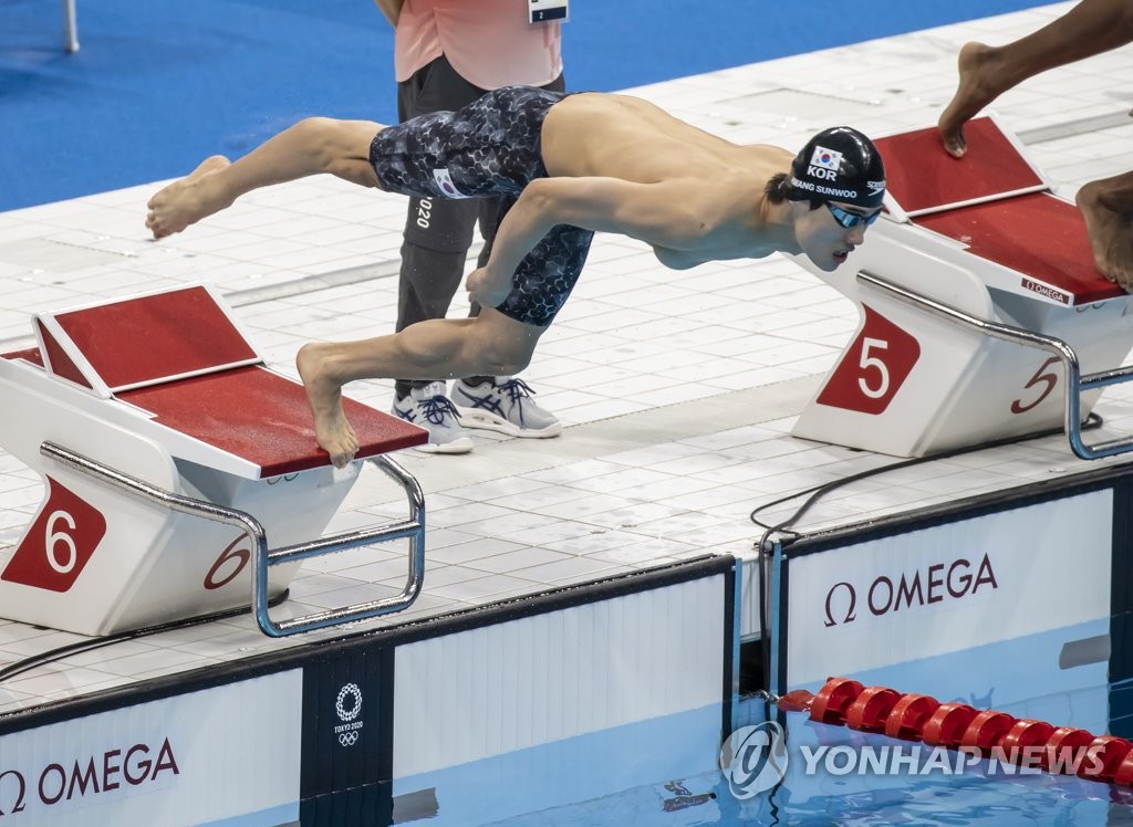 Swimmer Hwang competes in men's 50m freestyle heats Swimmer Hwang competes in men's 50m freestyle heats