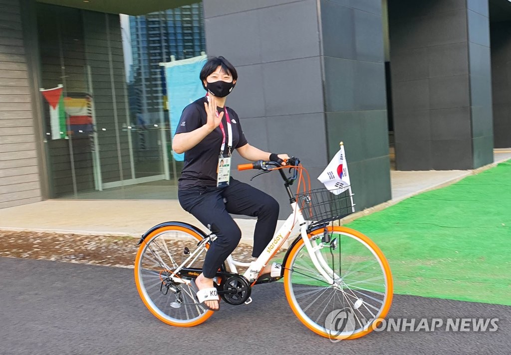 대한민국 선수단, 재일본대한체육회서 자전거 기증받아